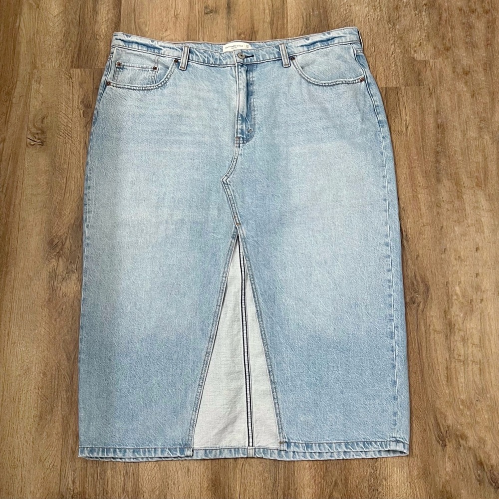 Abercrombie & Fitch High Rise Denim Midi Skirt Women's Size‎ 34/18 Light Wash